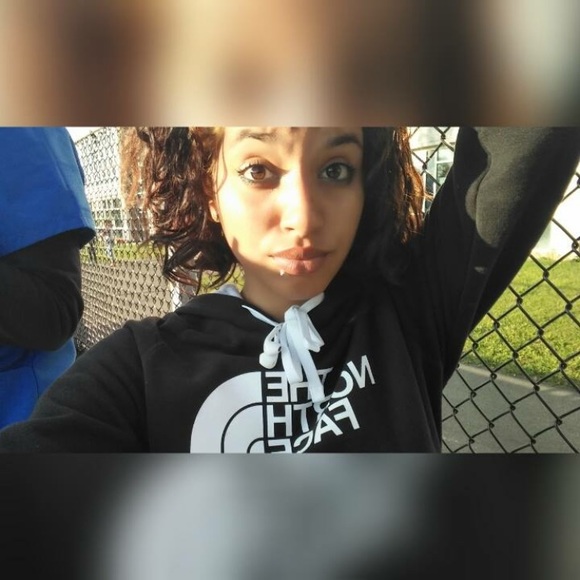 Meet your Posher, Julie - Picture 1 of 1